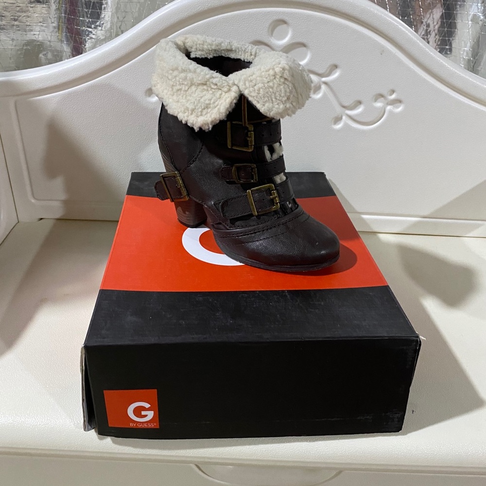 Boots - Picture 4 of 6